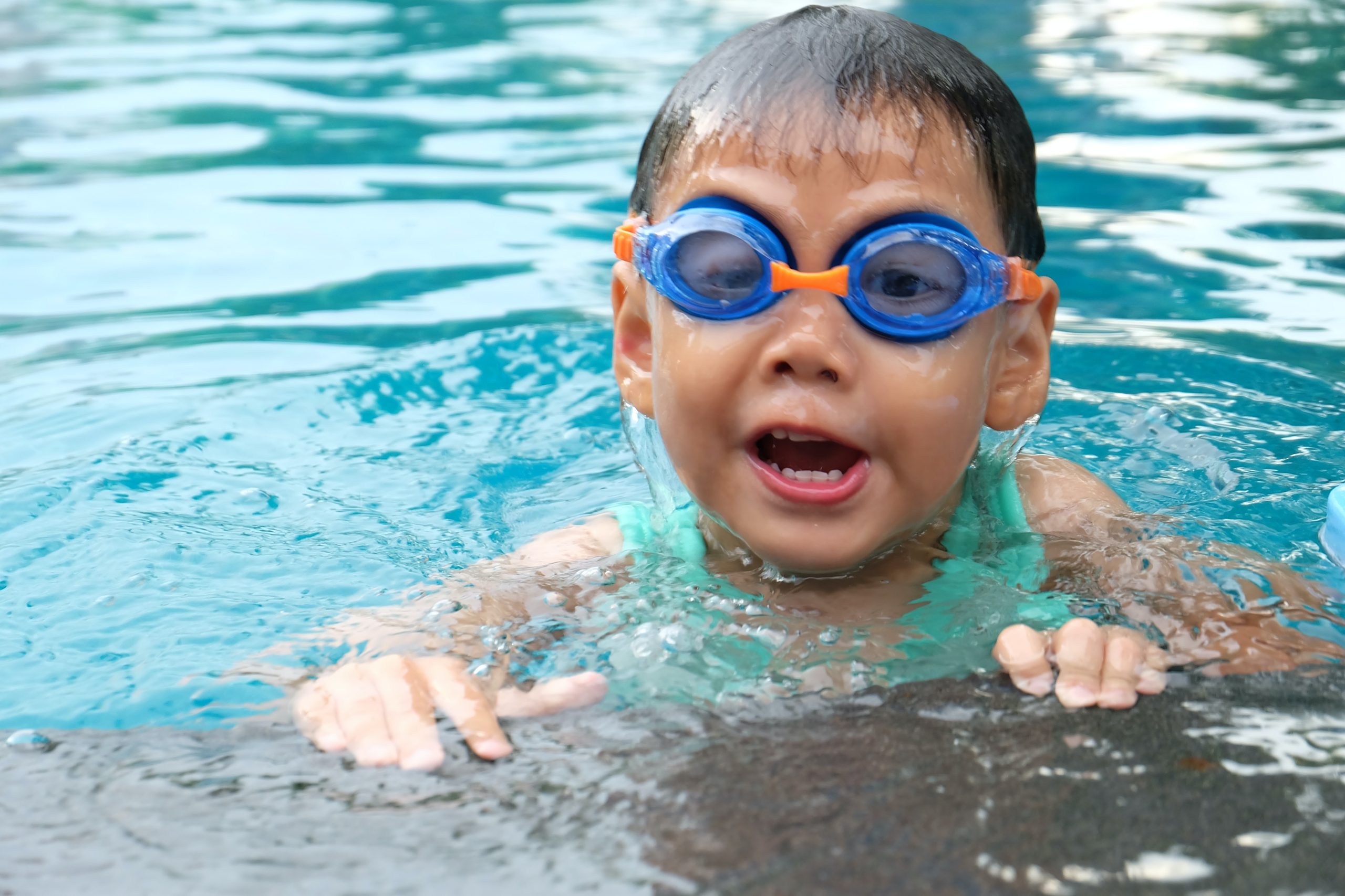 pexels porapak apichodilok 346776 scaled - Tips til at lære dit barn at svømme